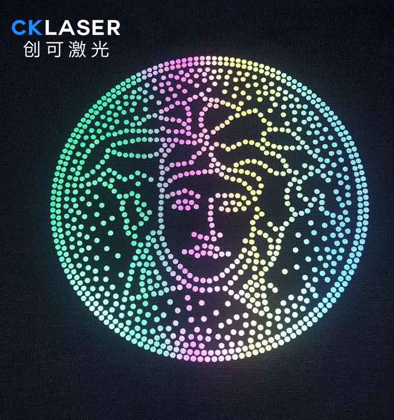 刻字膜机器3D立体激光雕刻亮光膜，让服饰变得个性与魅力